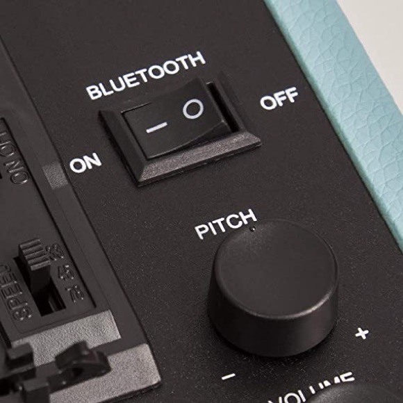 BNIB Crosley portable turntable with Bluetooth - Picture 3 of 6